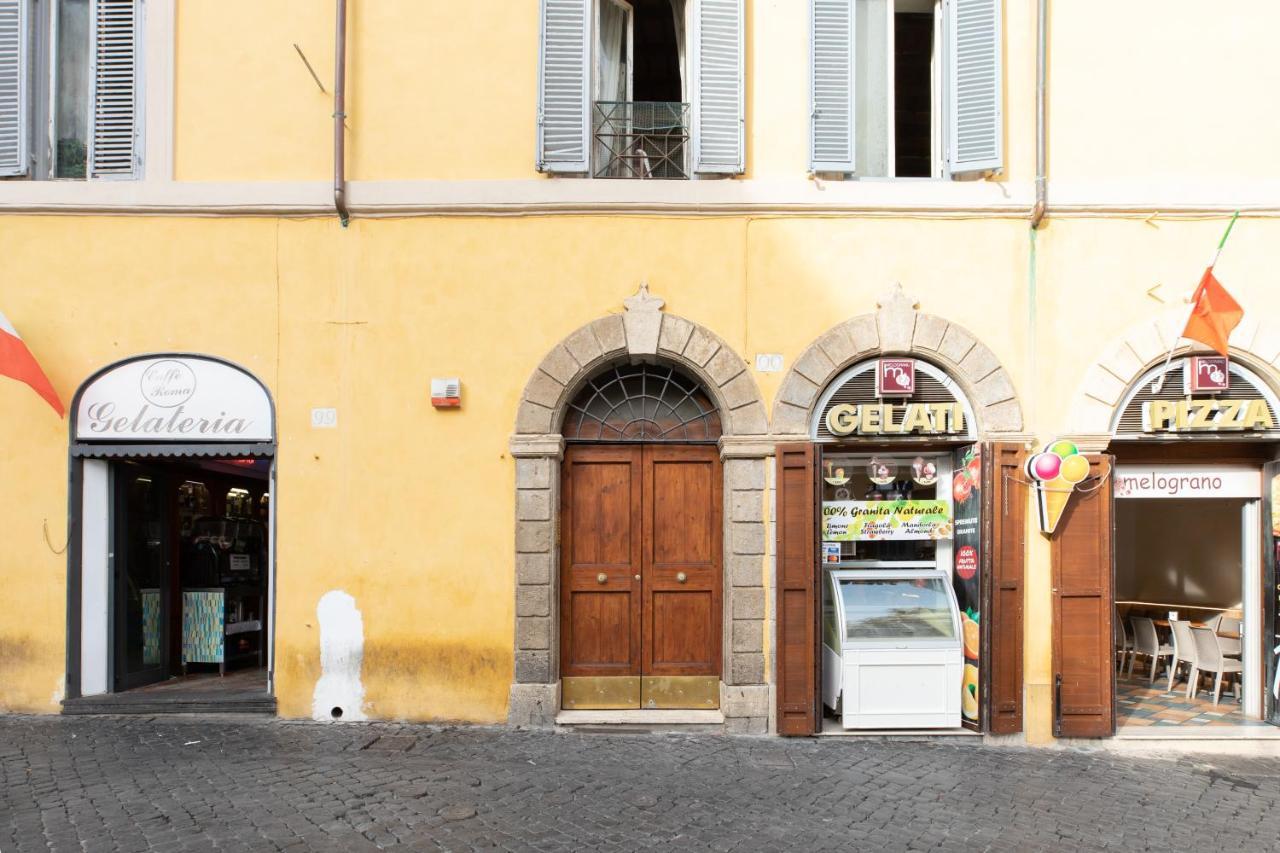 Iflat Trevi Fountain At Your Feet Rome Exterior photo